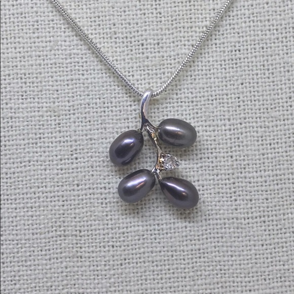 New Black Pearl Leaf Necklace - Picture 2 of 7